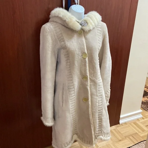 Lamb coat - Picture 3 of 13